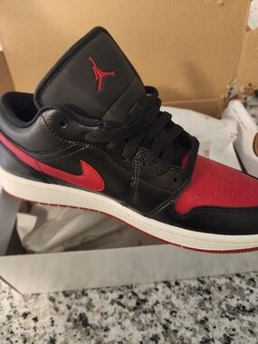 Air Jordan 1 Low Retro - Black/Red